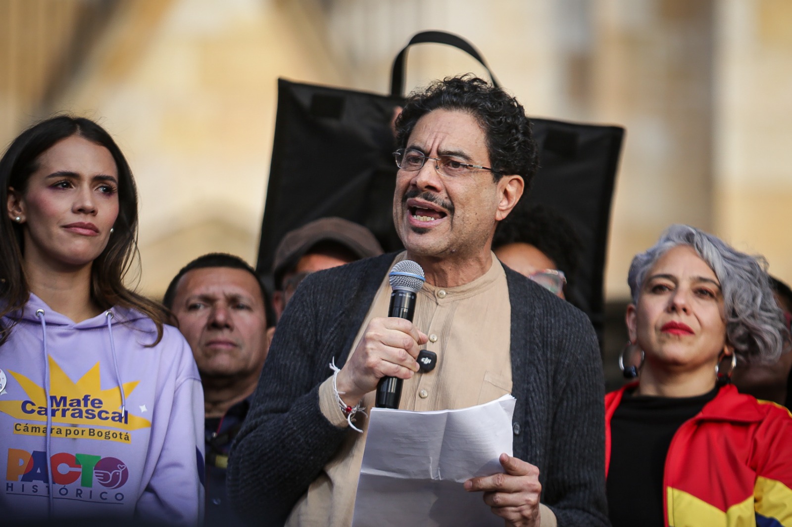Redistribución y control estatal: lo que el programa de gobierno de Iván Cepeda propone 