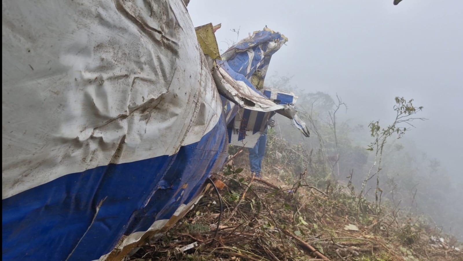 Descenso por debajo del nivel montañoso, clave en accidente del avión de Satena