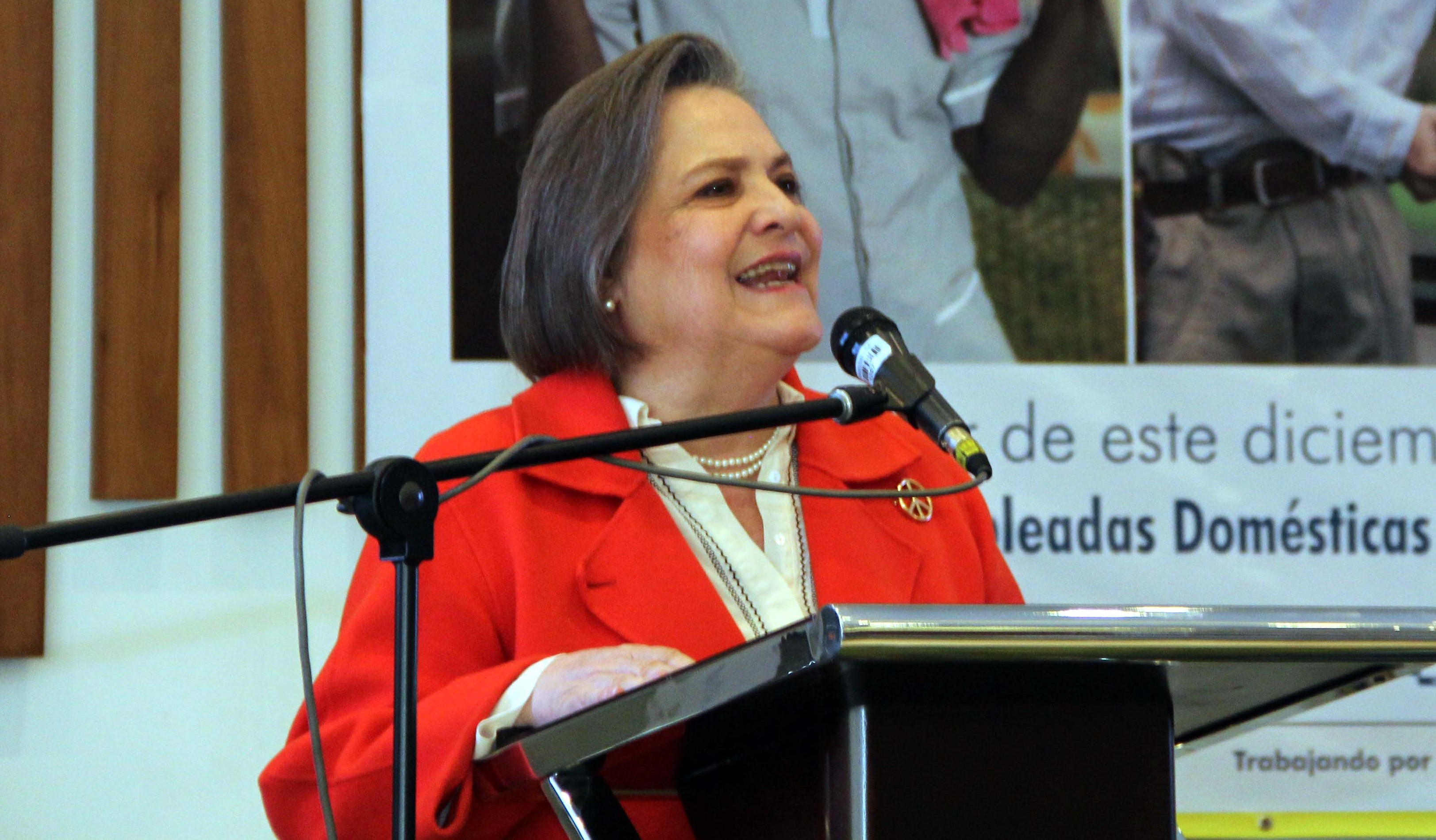 De la ilegalidad a la formalización: el enfoque de Clara López para las regiones
