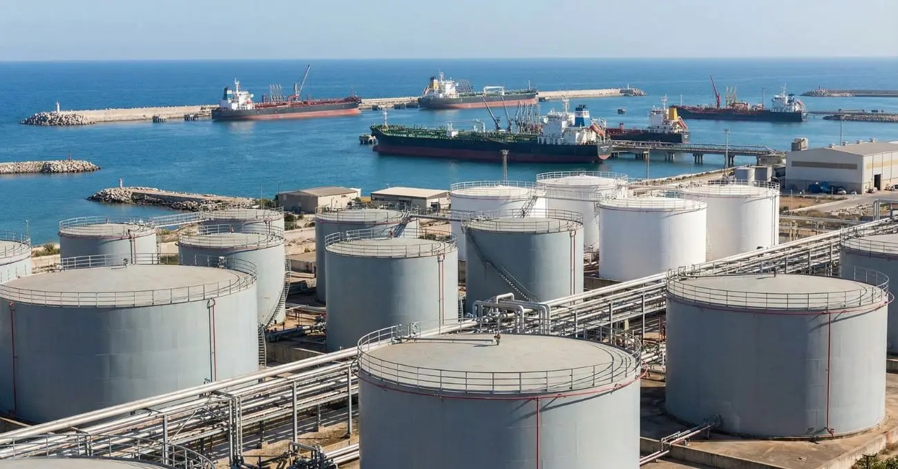 La AIE autoriza la liberación de 400 millones de barriles de petróleo para frenar el alza del petróleo 