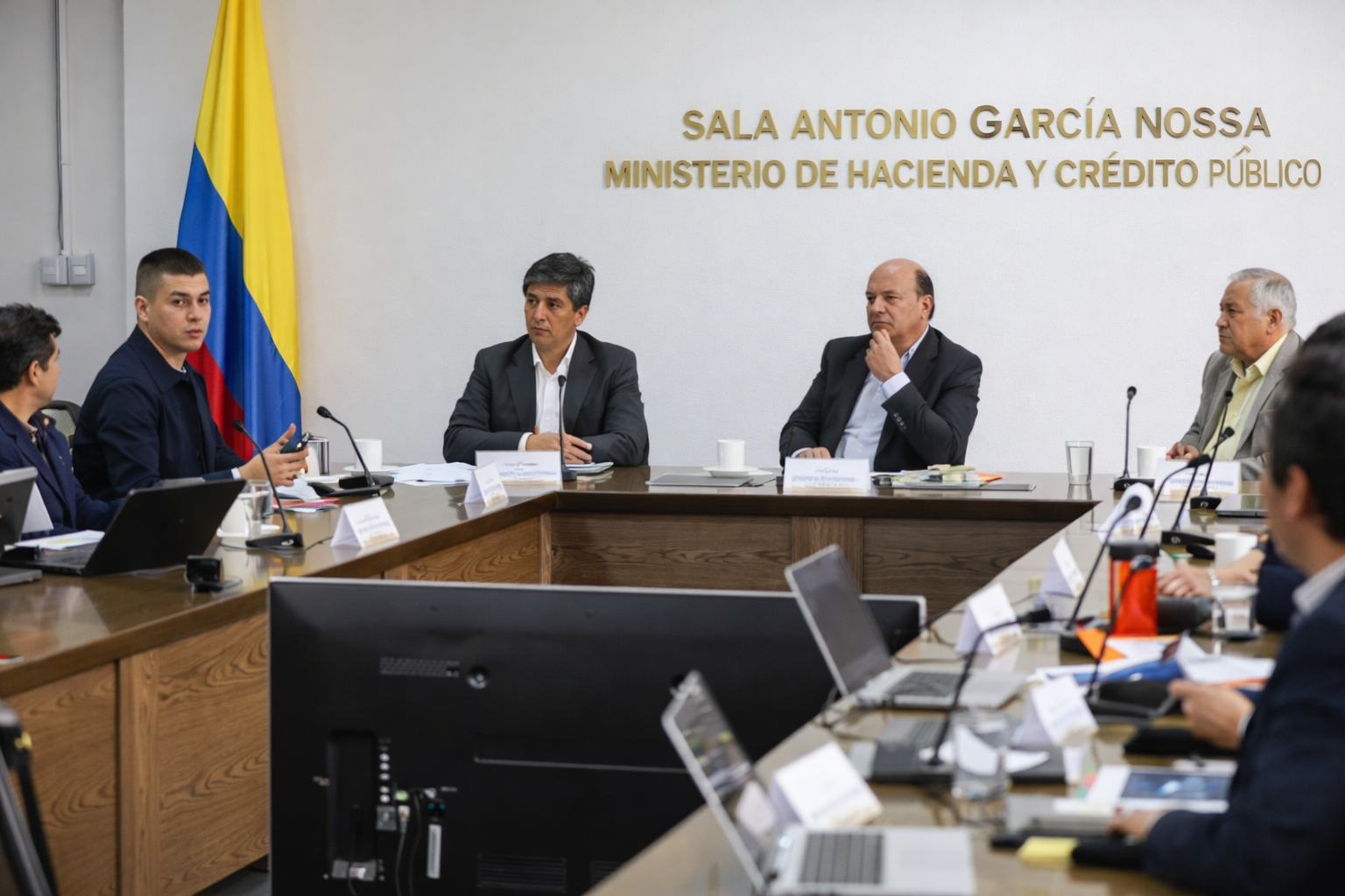 La banca y el Gobierno acuerdan 2,1 millones de nuevos créditos para los damnificados de la emergencia climática