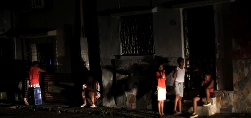 Cuba sufre apagón total tras colapso del 100% de su sistema eléctrico nacional