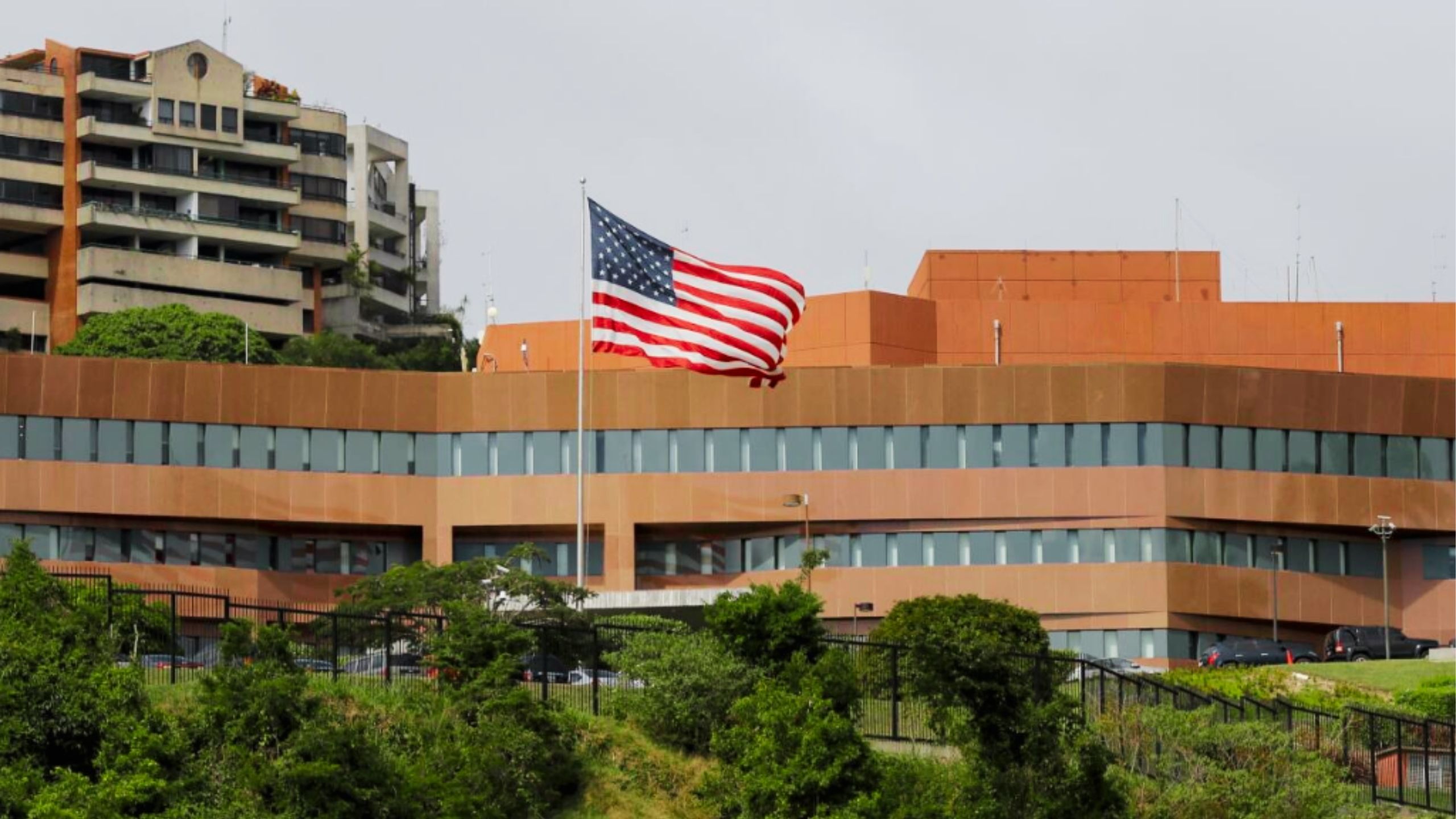 Estados Unidos reanudó oficialmente las operaciones de su Embajada en Venezuela, el régimen sigue cediendo