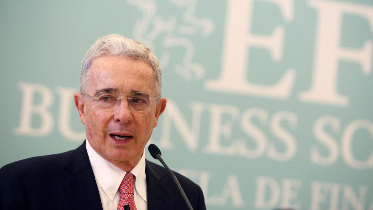 Álvaro Uribe se pronuncia sobre recargos laborales, jornada de trabajo y salarios