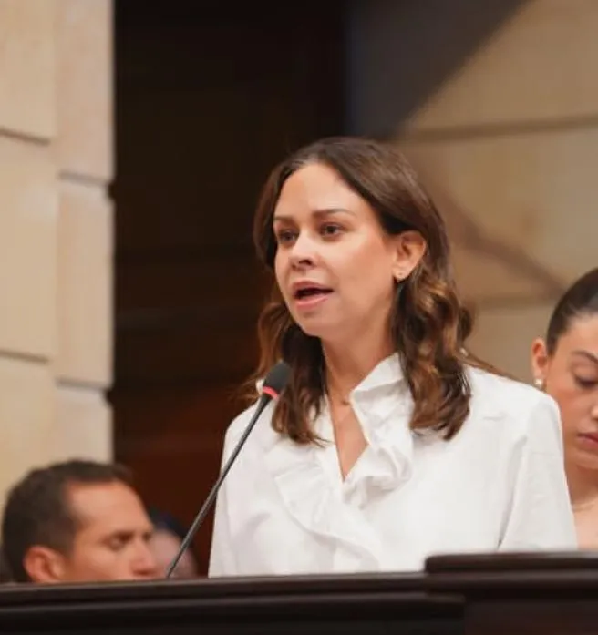 María Claudia Tarazona encabeza conmemoración del Día de las Víctimas en el Congreso y cuestiona al Gobierno Petro