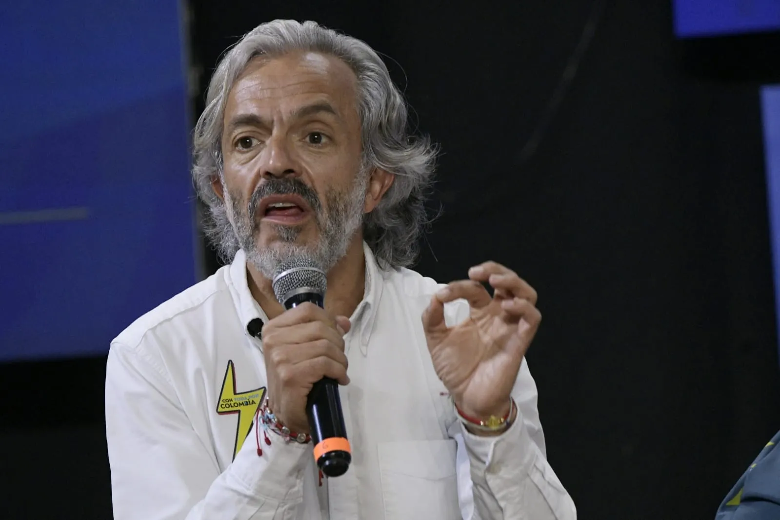 Oviedo propone frenar la estatización y “desactivar” las crisis sociales