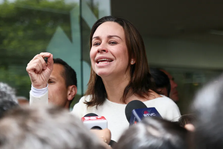Viuda de Miguel Uribe agita la derecha y Fajardo intenta rescatar el voto