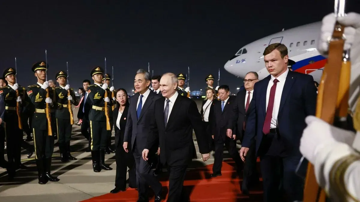 Putin llega a Pekín para una nueva cumbre con Xi Jinping