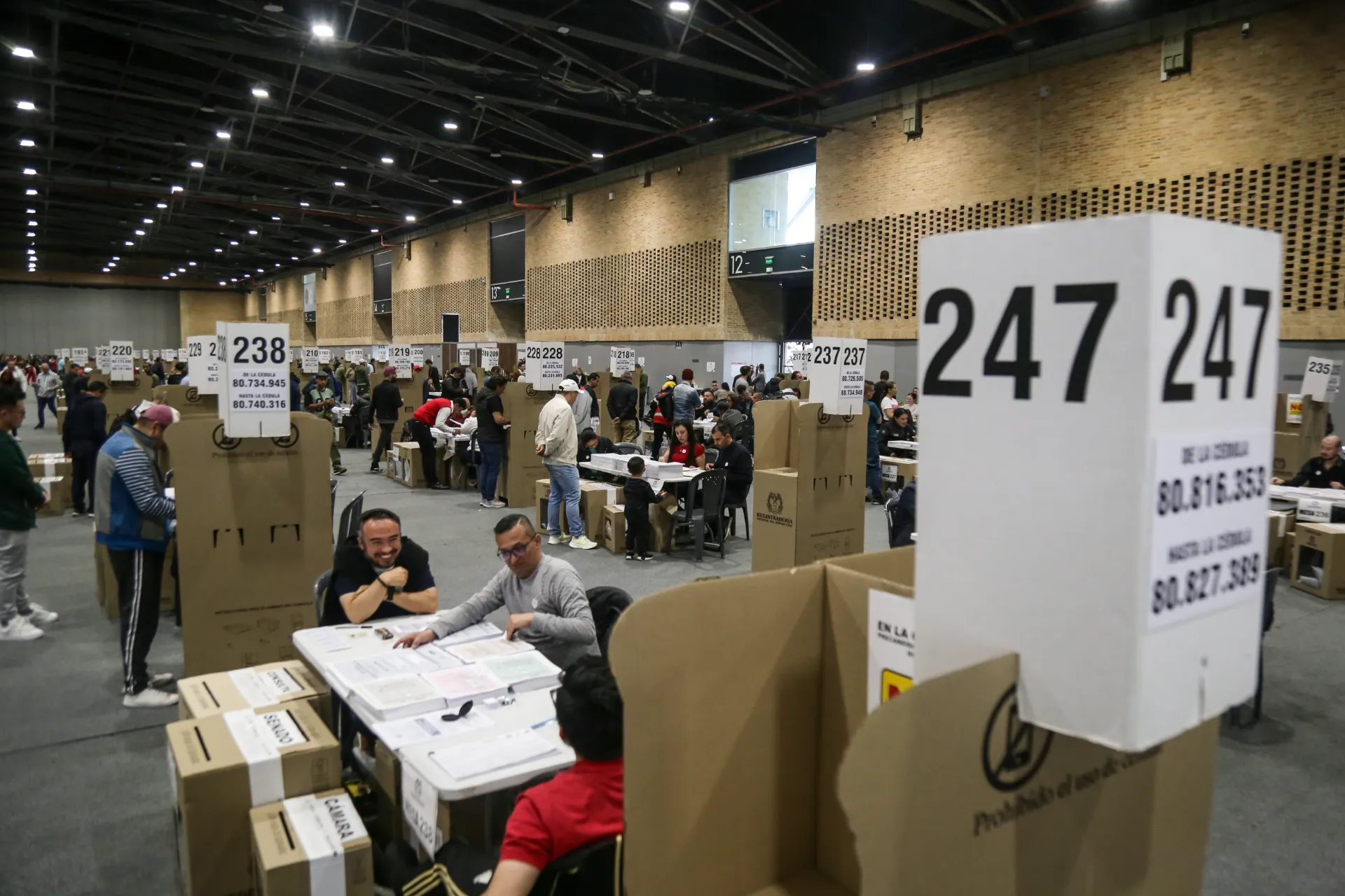 Sacudón en la recta final: empate técnico entre Cepeda y De la Espriella reaviva la disputa por las encuestas