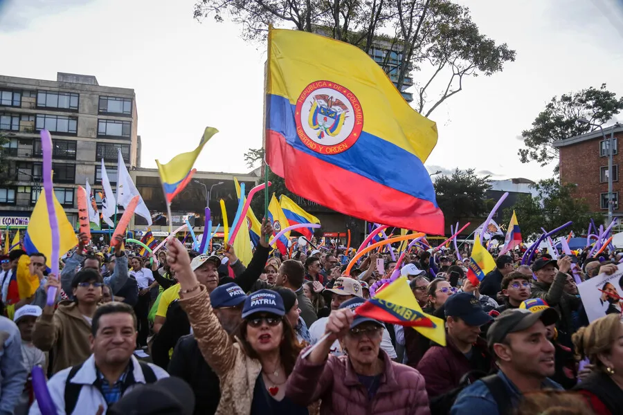 El salto al vacío: Petro, Cepeda y la amenaza a la Constitución