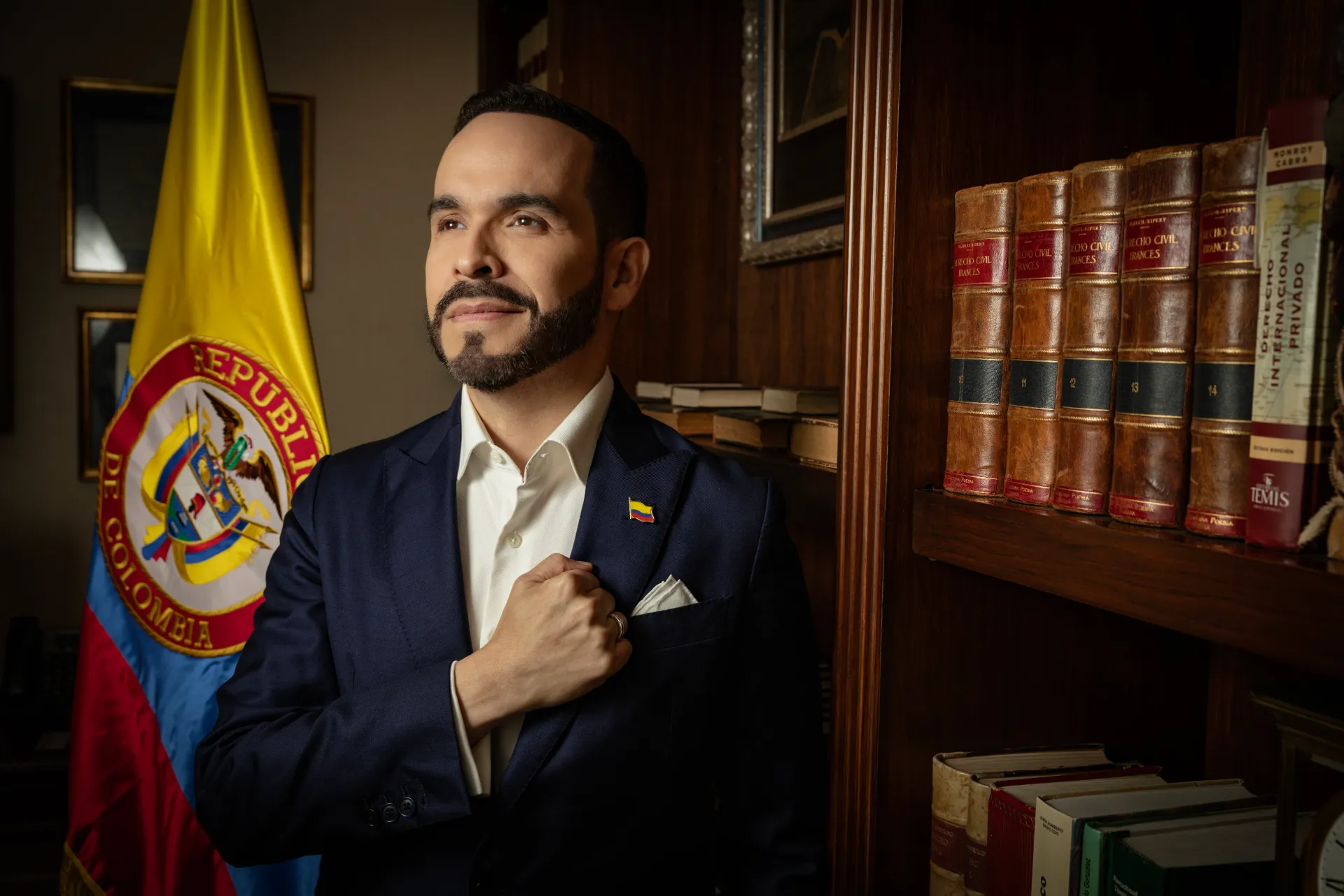 Abelardo De La Espriella plantea crecimiento acelerado, ajuste fiscal y mano dura
