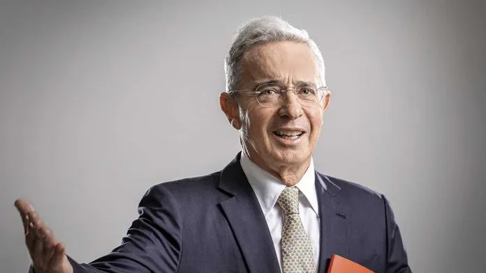 Defensa de Uribe denuncia "trama electoral" tras llamado de Fiscalía