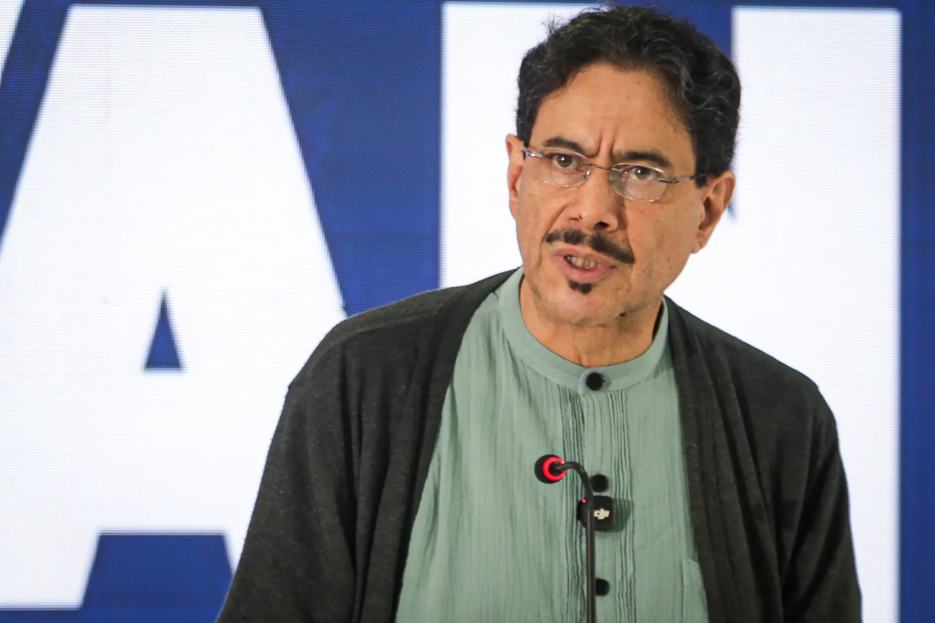 "De aquí no nos vamos": Iván Cepeda frena a De La Espriella y radica 57.000 reclamaciones contra el preconteo