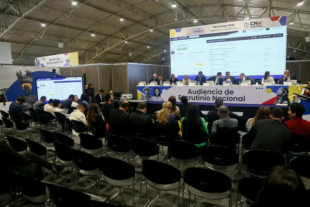 Los cuestionados frentes de Iván Cepeda para deslegitimar el escrutinio