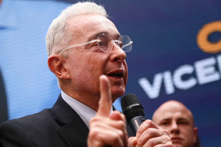 Uribe sella la alianza con De La Espriella