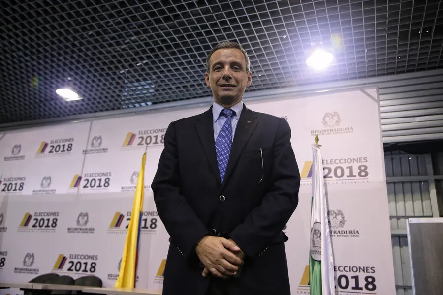 Miguel Gómez descarta reforma tributaria y anuncia fusión de ministerios