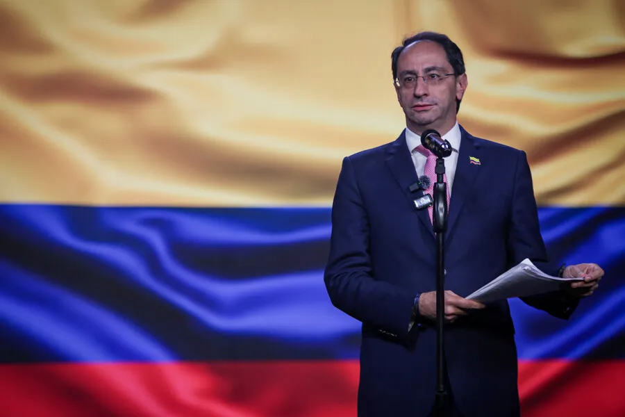 Petro propone transmitir sesiones de empalme por televisión