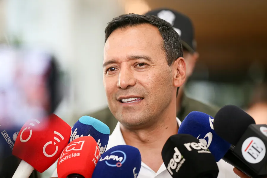 Ministro de Defensa Pedro Sánchez reconoce a Abelardo de la Espriella como presidente electo