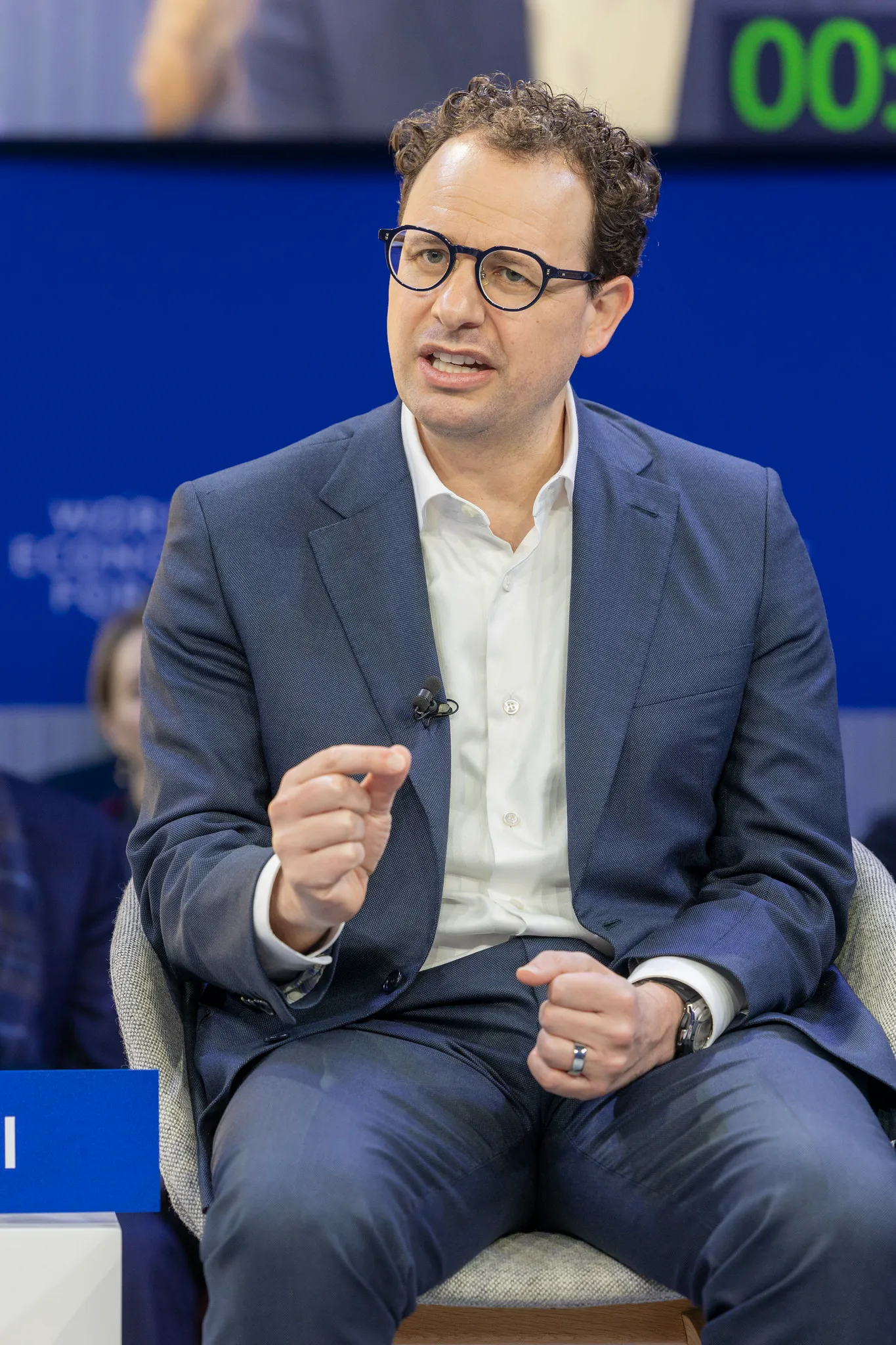 CEO de JPMorgan alerta sobre los riesgos de liberar la IA Mythos de Anthropic