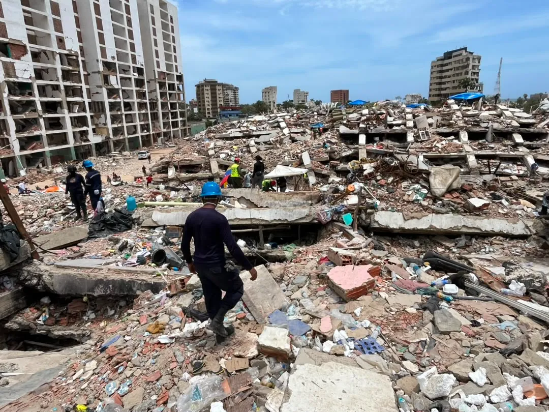 La Guaira, a casi un mes del doble terremoto: una búsqueda que desafía al olvido