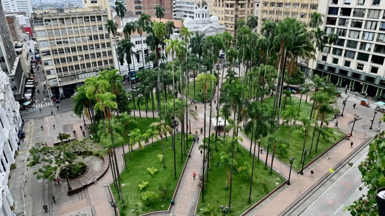 Alejandro Eder propone la céntrica Plaza Cayzedo como sede