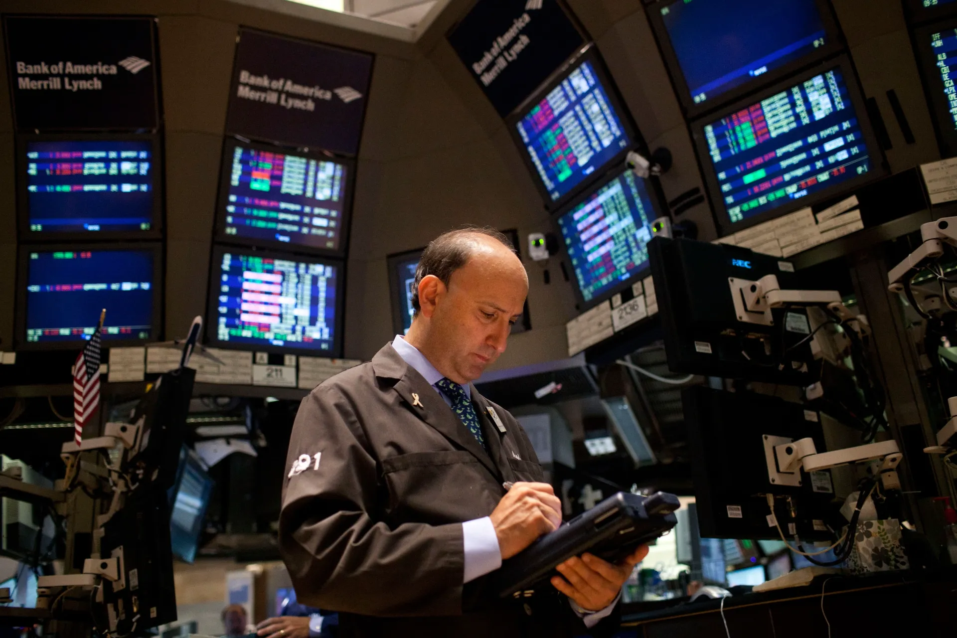 Carry trade: la maquinaria que revaluó el peso colombiano frente al mundo 