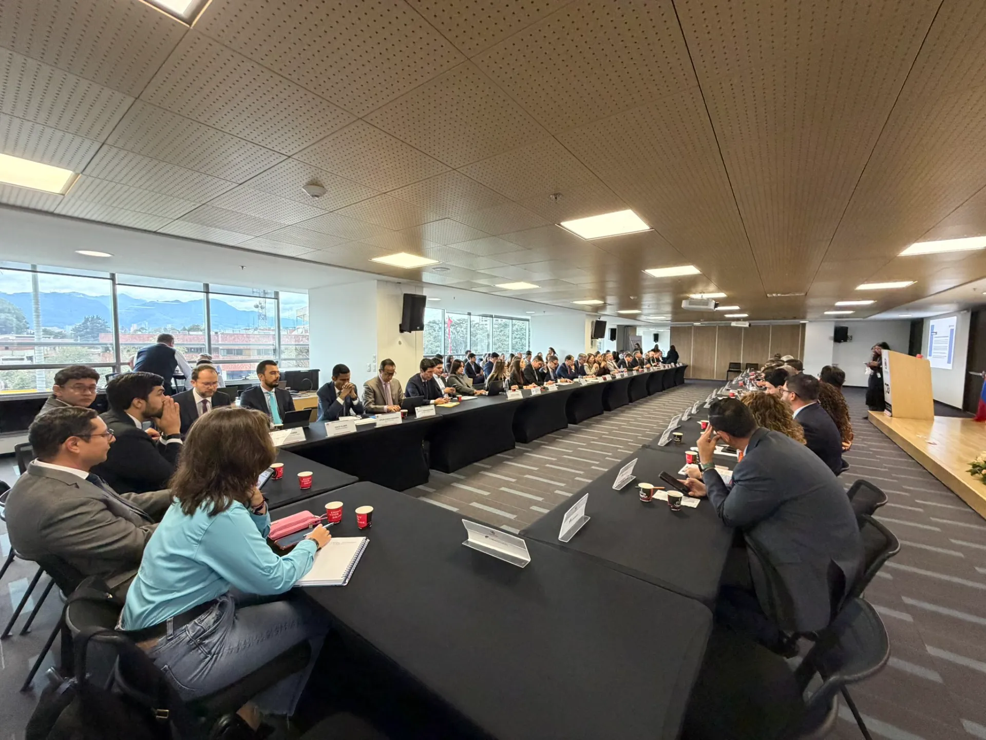 Contraloría entregó informe técnico de empalme al Gobierno entrante: alerta por "irresponsabilidad" en Transporte y Minas