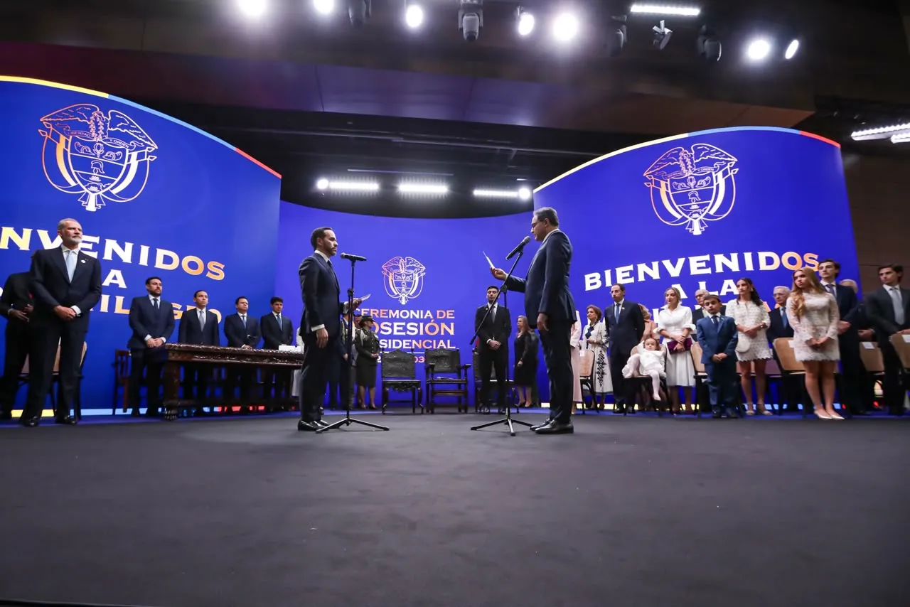  Más que una posesión: los símbolos y mensajes que anticipan  el gobierno de De La Espriella