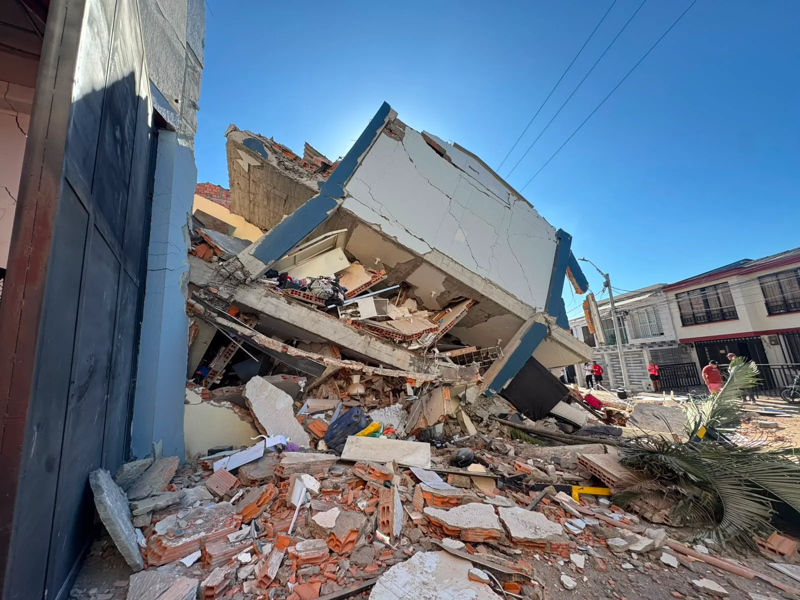 La comunidad internacional ofrece apoyo y rescate a Colombia tras el terremoto