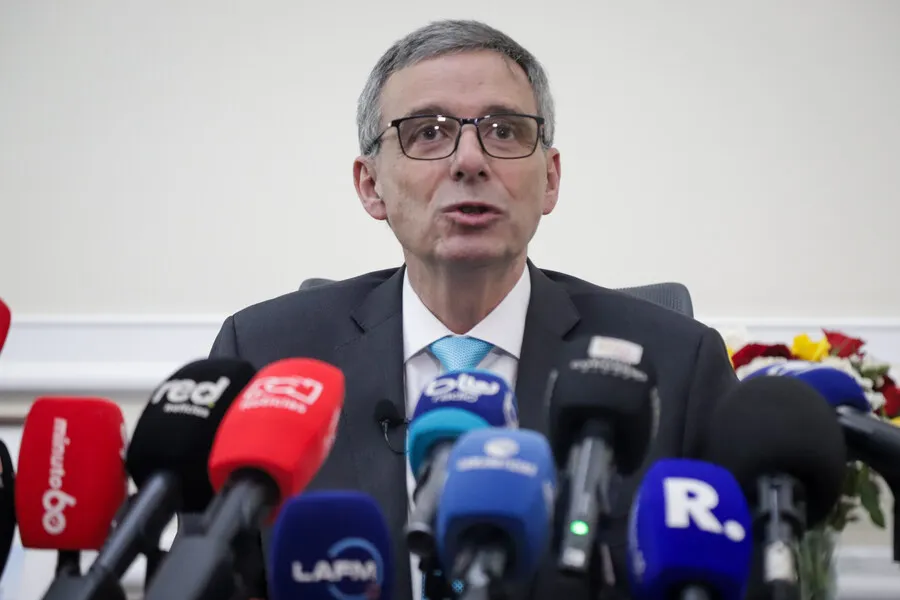 Gobierno le apuesta al consenso para evitar salarios por decreto