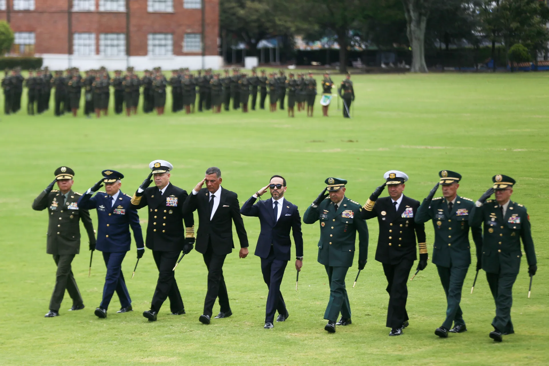 El giro de De La Espriella en las Fuerzas Militares: 26 generales salen