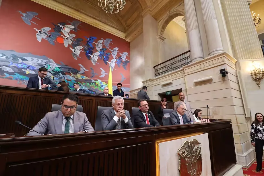 Gobierno y Congreso logran consenso inicial para mantener el monto y priorizar la estabilidad fiscal