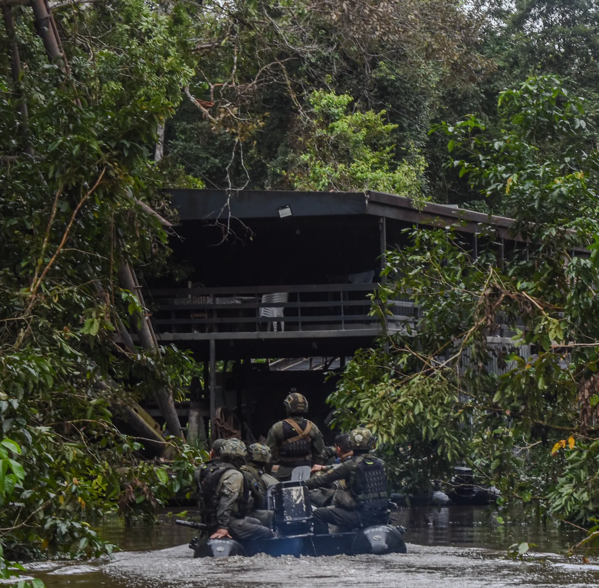 El oro financia la guerra de los grupos armados en el Magdalena Medio