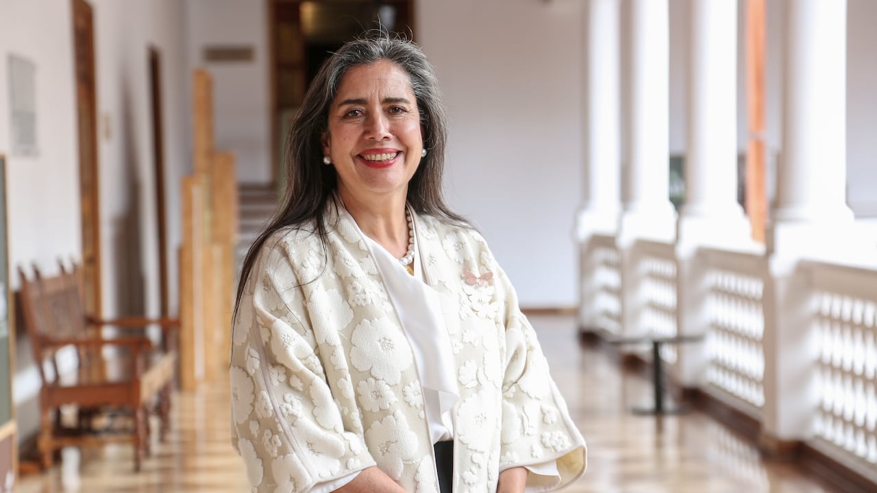 Ana Isabel Gómez entrega el Rosario con deuda reducida 67,4 %