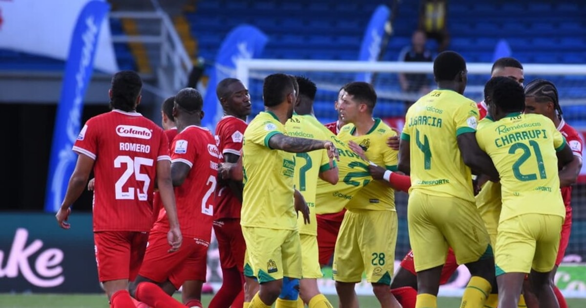 Bucaramanga y América empatan 0-0 en el primer tiempo en Bucaramanga