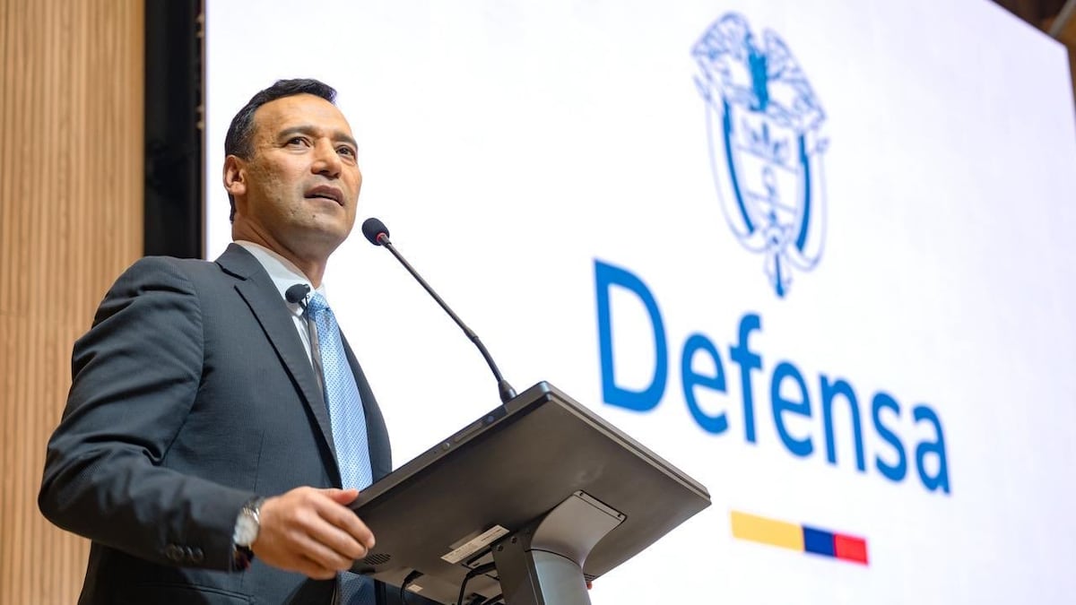 Dapre responde por el transporte del avión presidencial, dice Pedro Sá