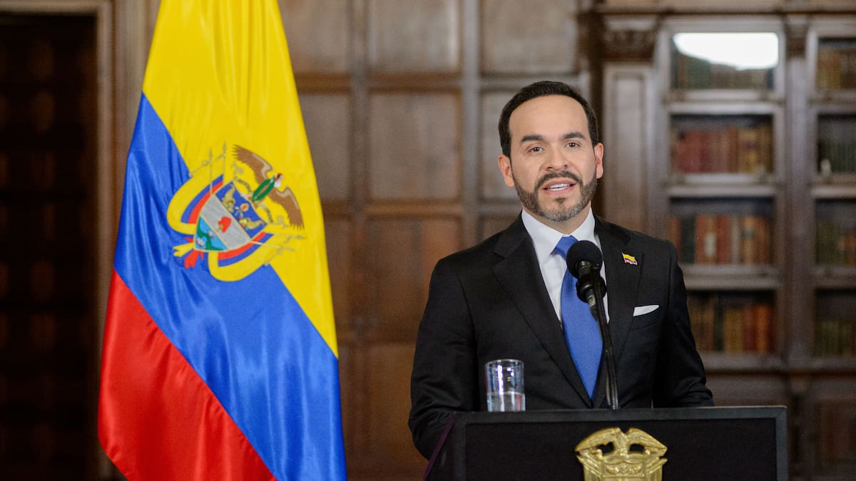 De la Espriella ordena retirar imágenes de Carlos Pizarro de espacios 