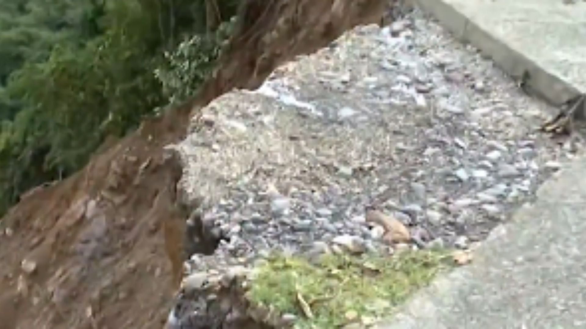 Remoción en masa aísla vía rural de Buenavista y Samaria en Villavicen