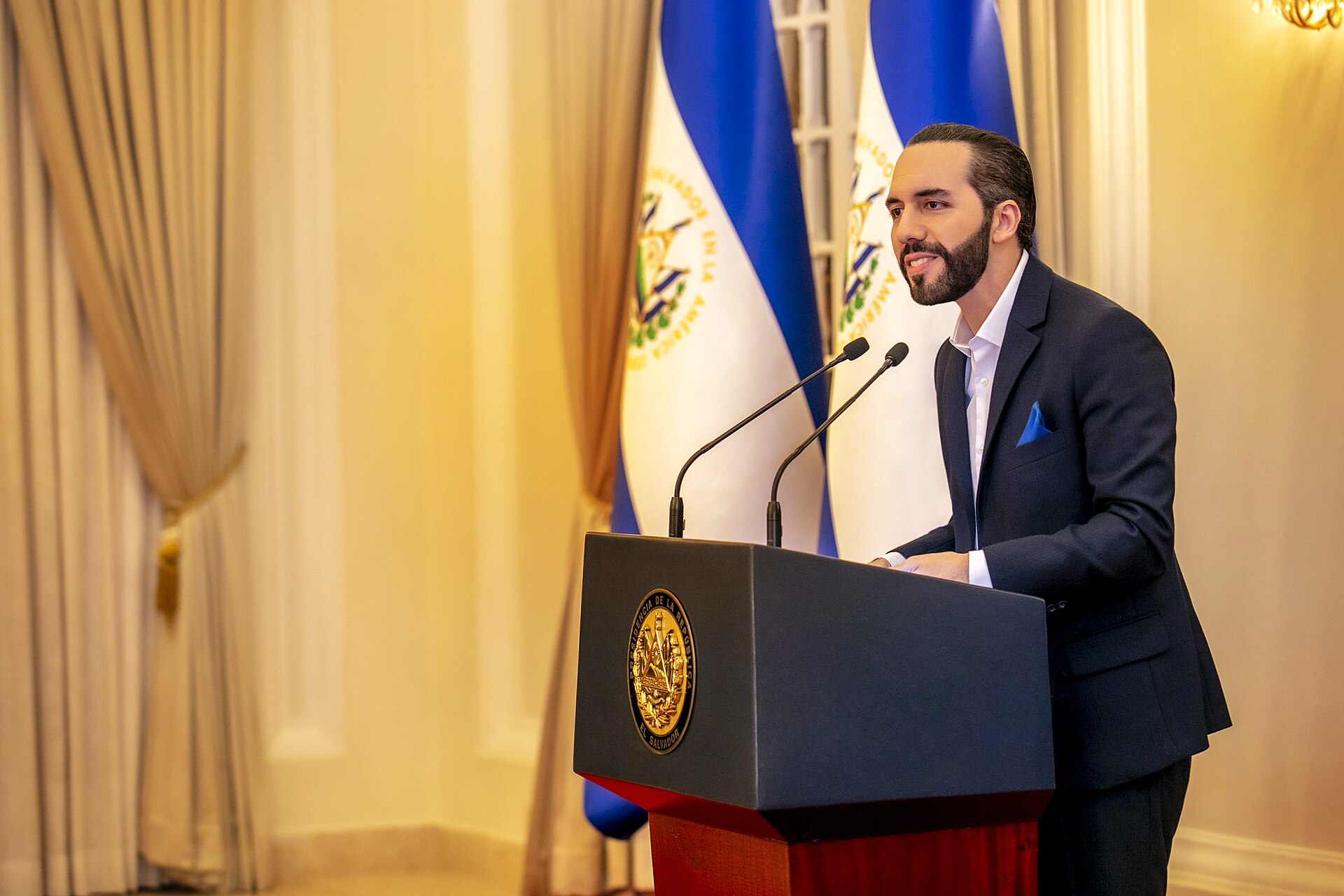 El Salvador pierde piezas del proyecto bitcoin de Bukele
