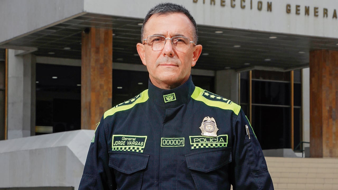Exdirector de la Policía denunciará a Petro por presunto espionaje