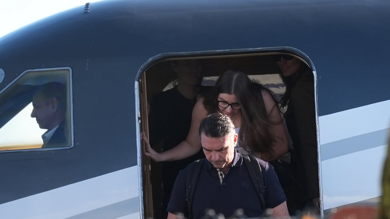 Flávio Bolsonaro aterrizó en Miami tras pasar por Argentina y Ecuador