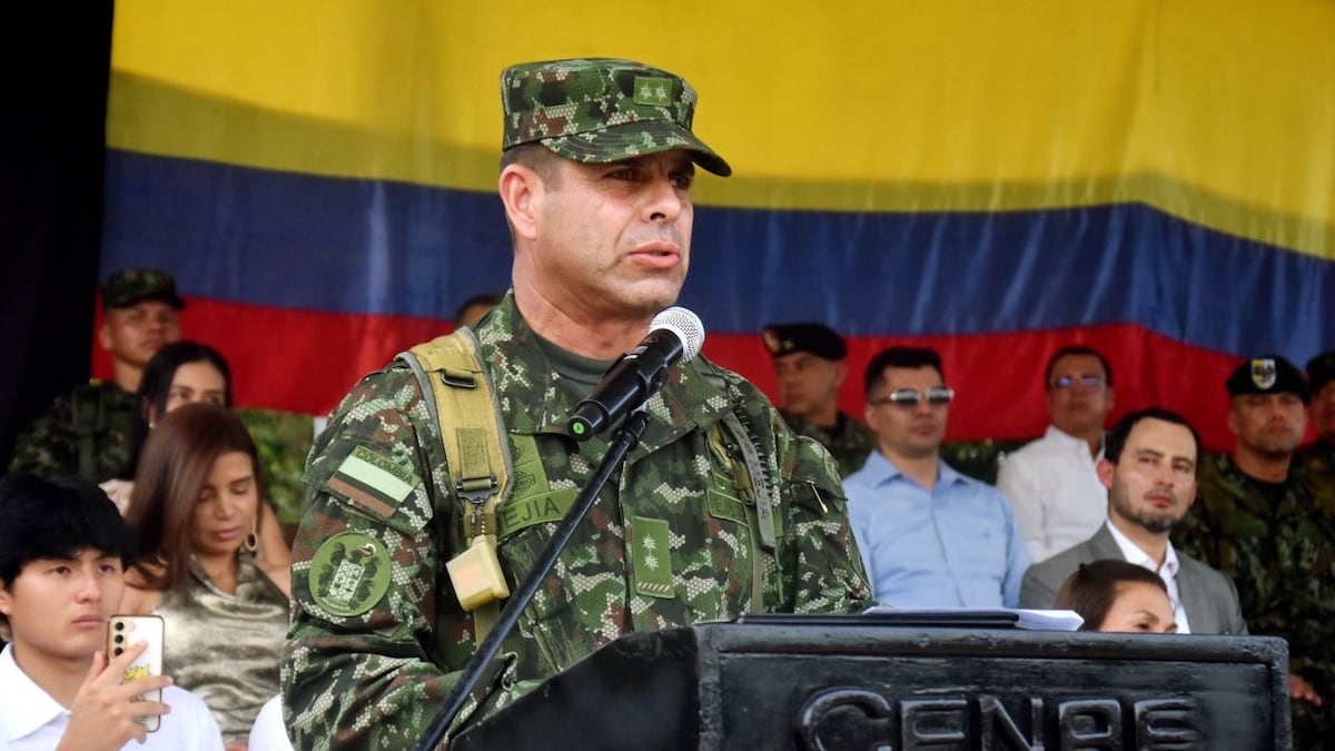 Decreto incluye a general imputado por liberar narco en ascensos