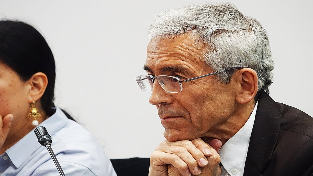 Precluyen investigación contra el padre Francisco de Roux por encubrim