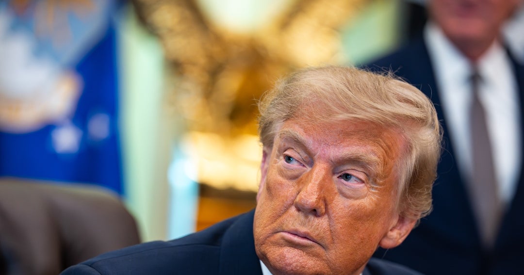 Trump dice que EE.UU. tiene dos versiones de inteligencia sobre Irán