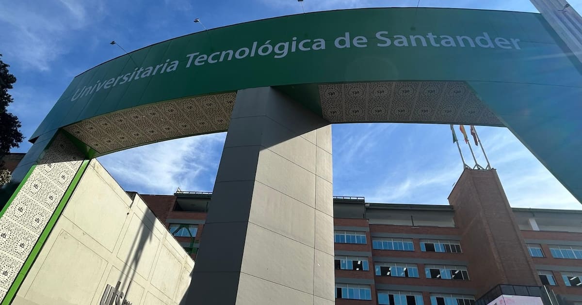 UTS celebra con graduación simbólica de egresados su paso a Universita