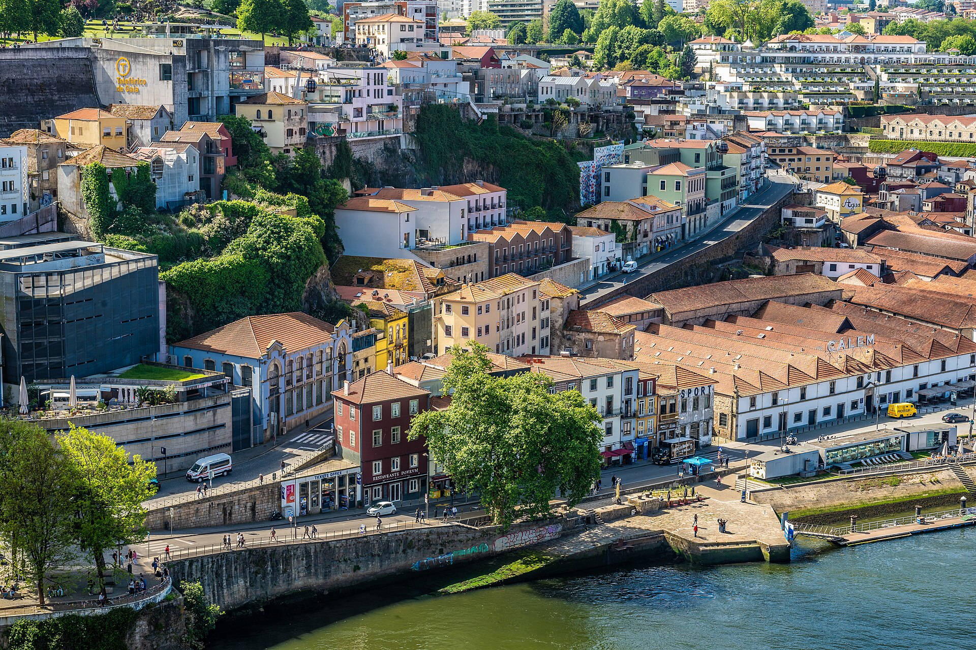 Acampada contra la crisis de la vivienda continúa en Oporto