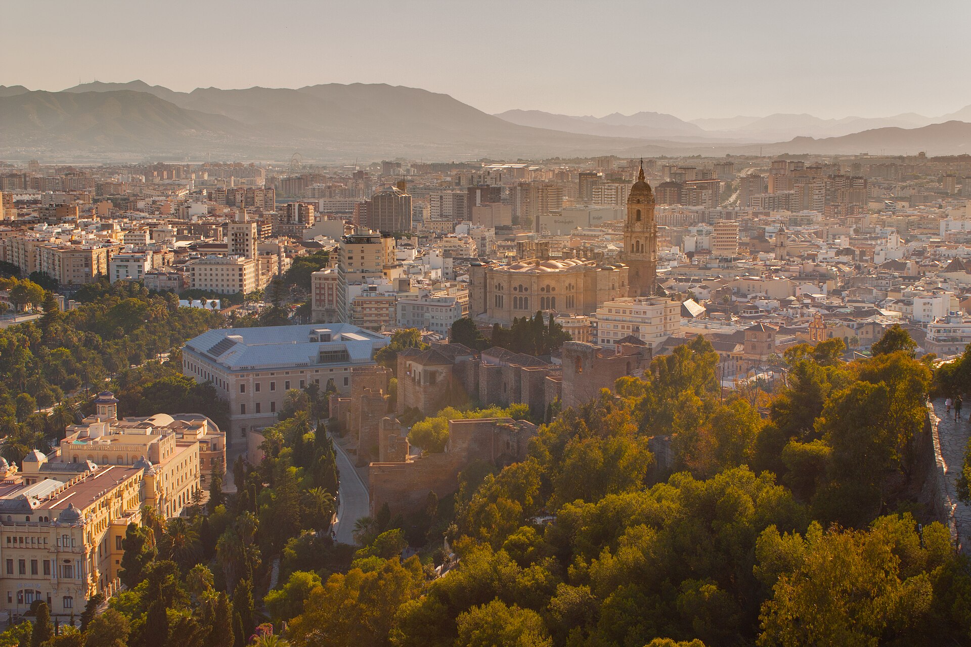 Manifestantes levantan las acampadas por la vivienda en Málaga y Granada