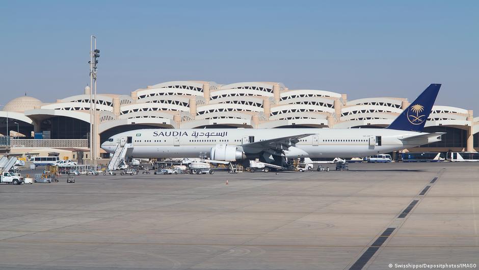 Arabia Saudita reabre dos terminales del aeropuerto de Riad