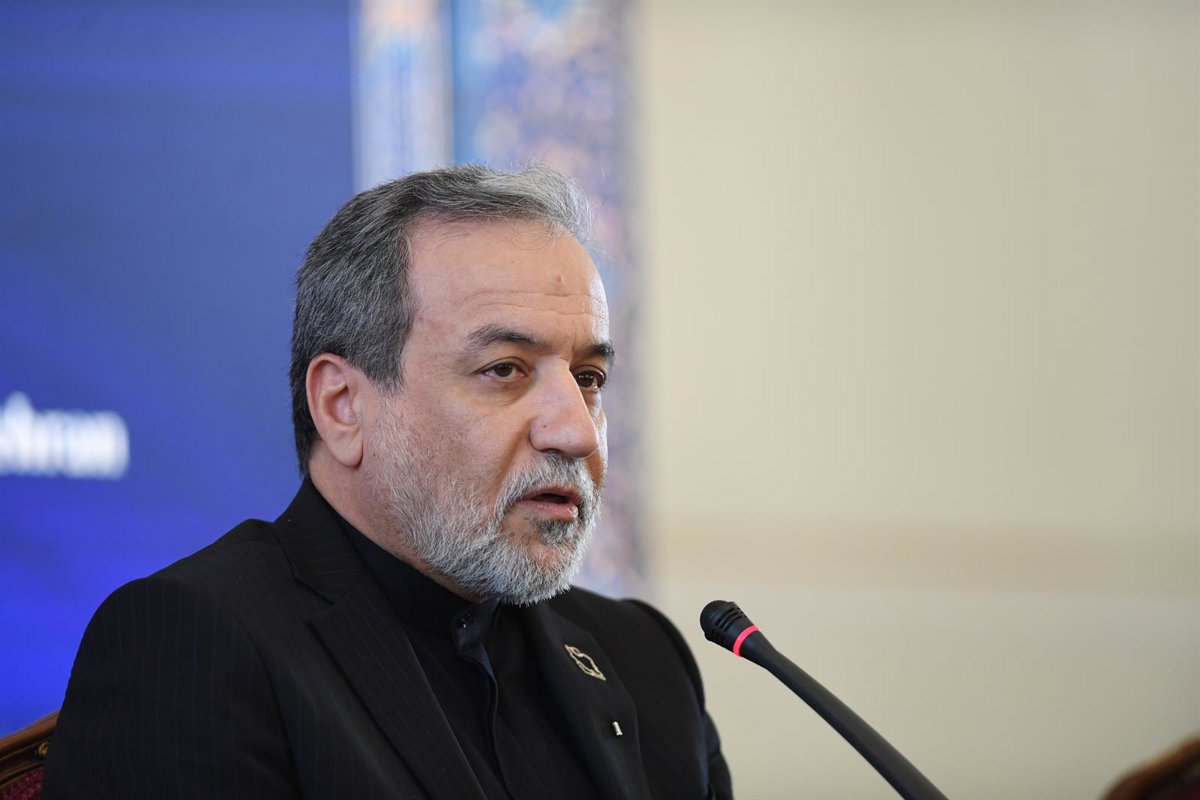 Araqchi dice que EEUU acepta las condiciones de Irán para Ormuz