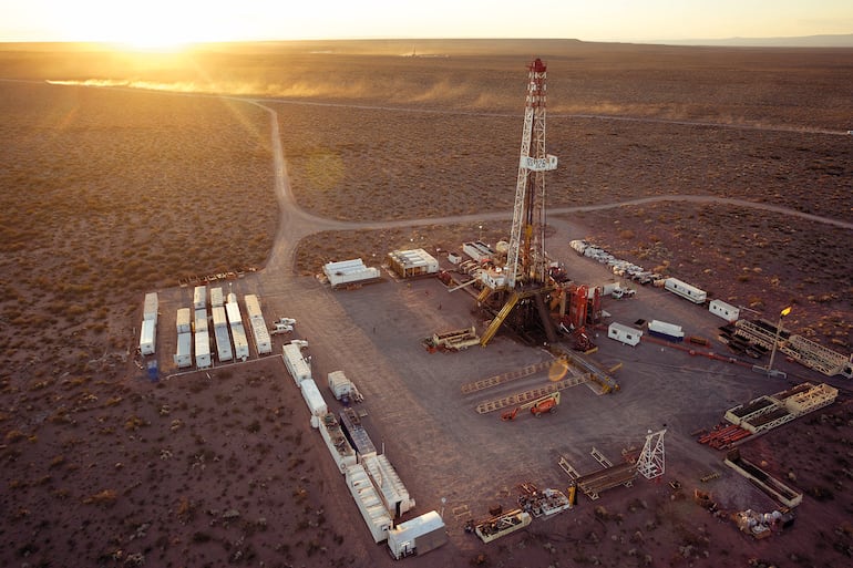 Argentina logra récord de producción de petróleo en septiembre